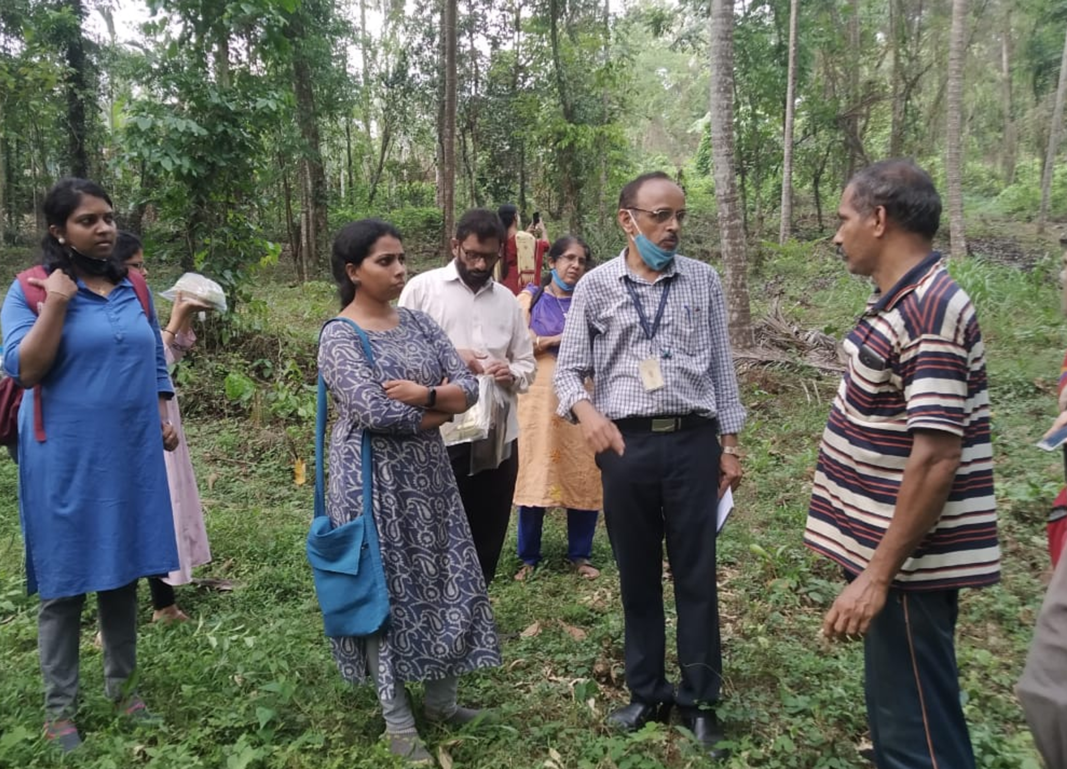 Photo for Disease spread in agricultural crops; visit of CPCRI scientists to hilly tracts